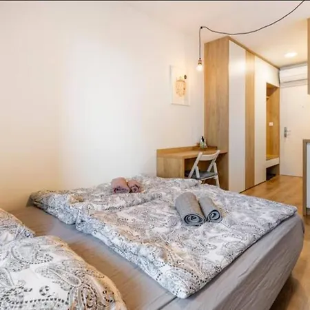 Apartment New With Free Parking In A Garage