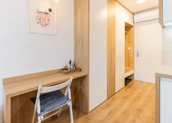 New With Free Parking In A Garage Apartmán