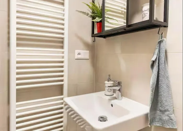 New With Free Parking In A Garage